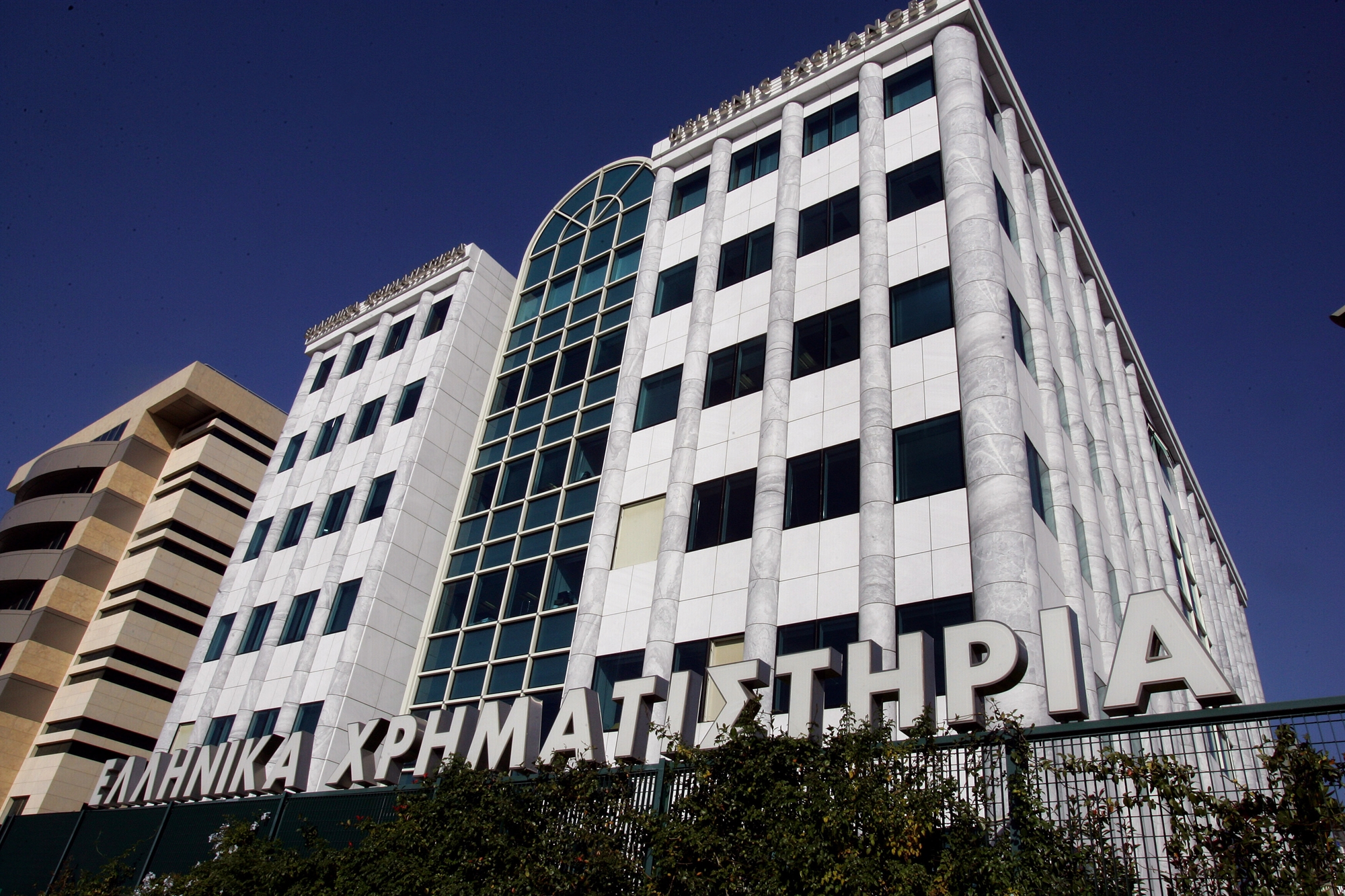 χρηματιστήριο-κέρδη-χάρη-στην-ισχυρή-562034722