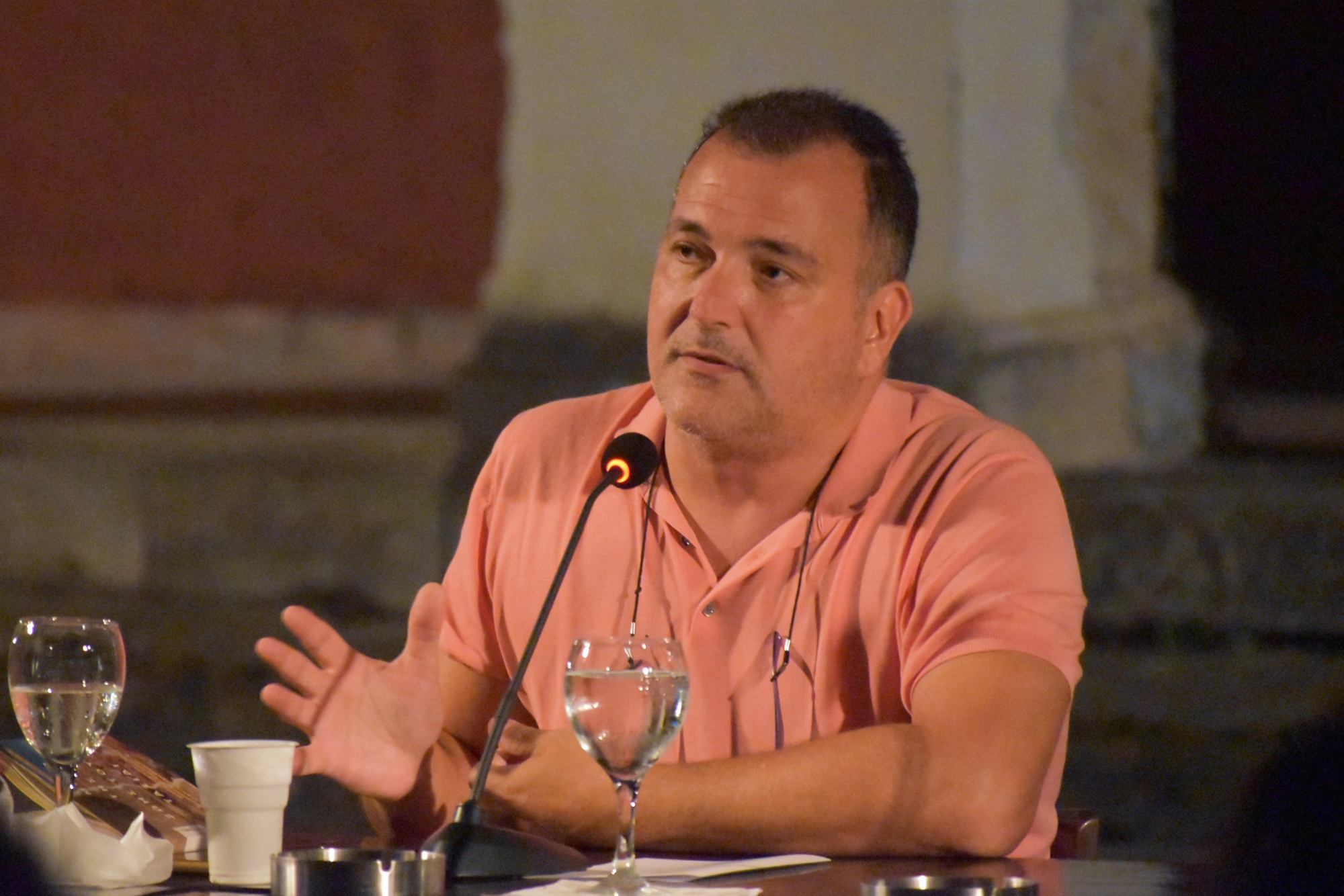 βιβλιοφιλικές-βραδιές-στον-κήπο-του-ε-562030423