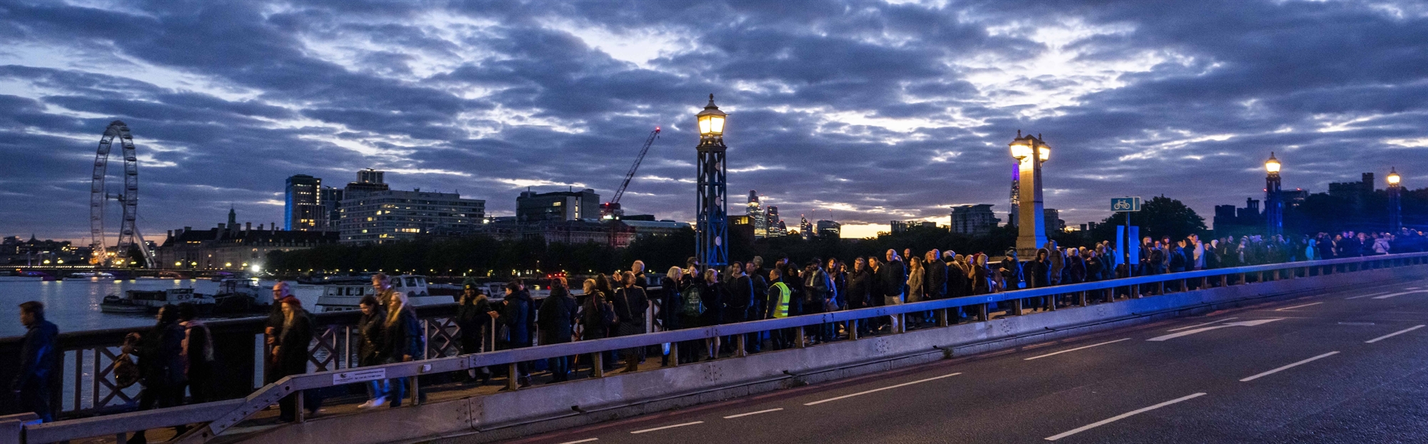Βρετανία: Αναμονή έως 14 ώρες στην ουρά για τη βασίλισσα-1