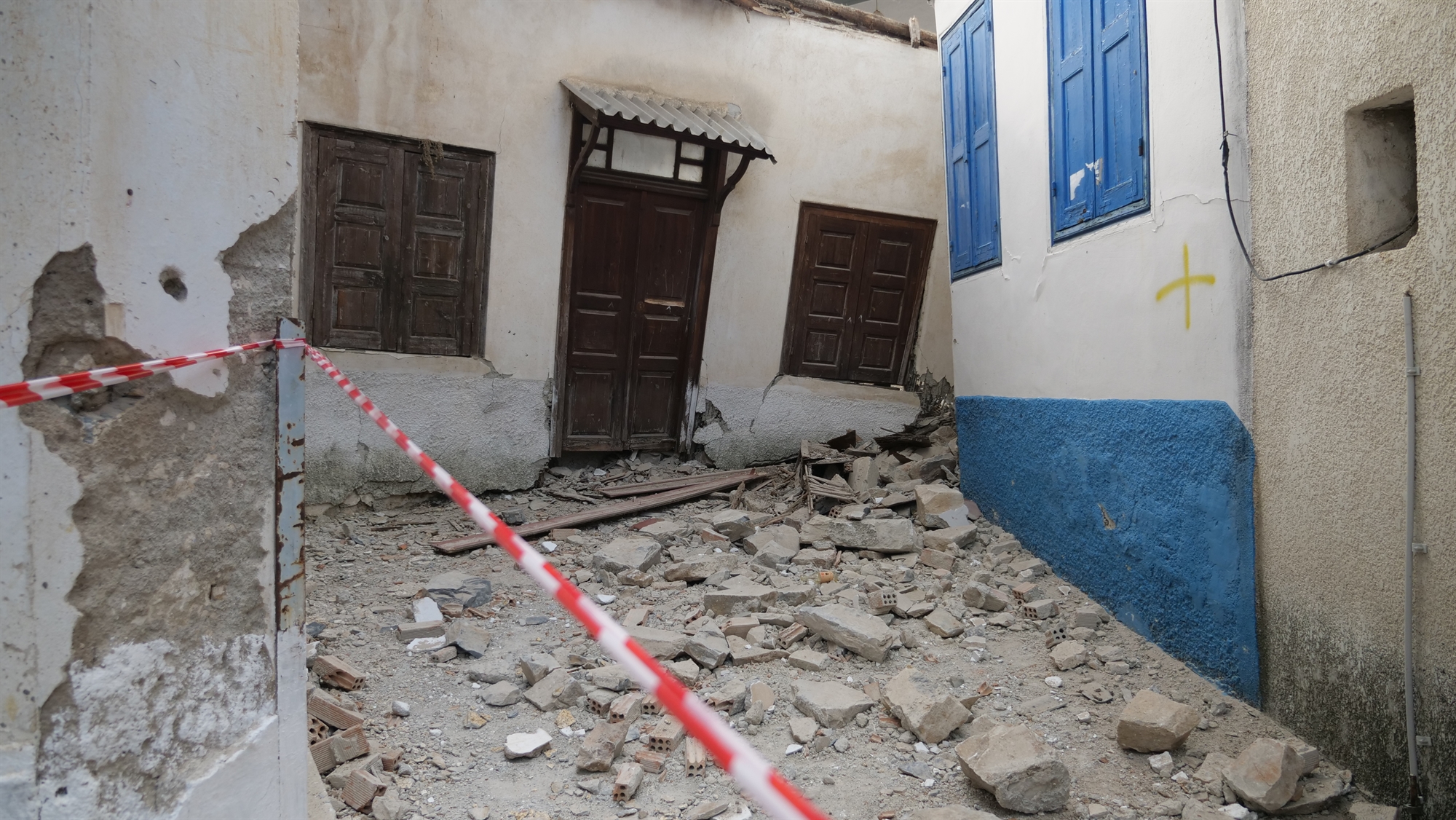 Παλεύοντας με τις κατεδαφίσεις στη Σάμο-1