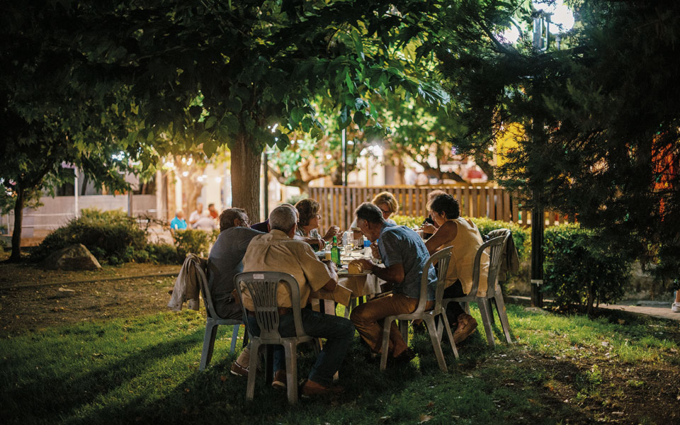 Θήβα: Μύηση στο έθιμο της γουρουνοπούλας-2