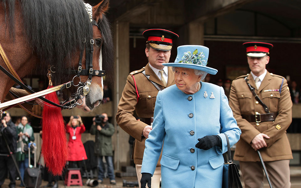 Kάστρα, άλογα και κοσμήματα: Η τεράστια περιουσία της Ελισάβετ-3