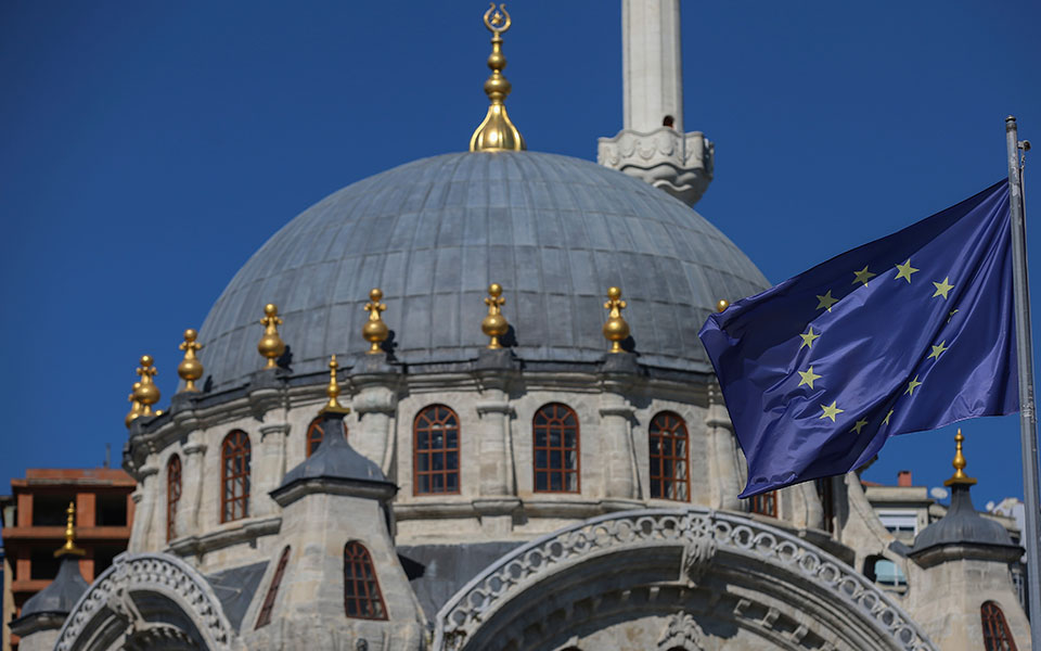 aνησυχία-κομισιόν-για-τις-δηλώσεις-ερν-562028050