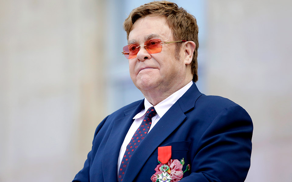 διάσημοι-καλλιτέχνες-θρηνούν-τον-θάν-562035676