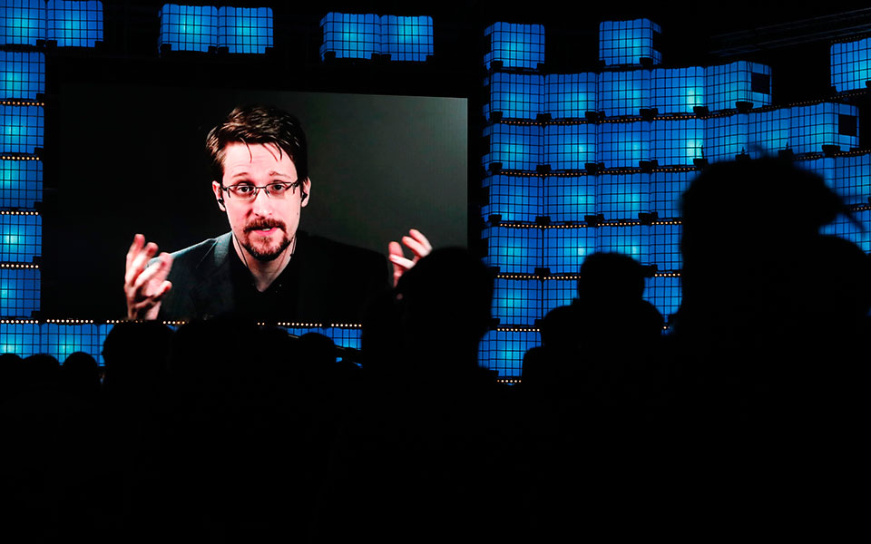 ρωσική-υπηκοότητα-στον-έντουαρτ-σνόο-562062919