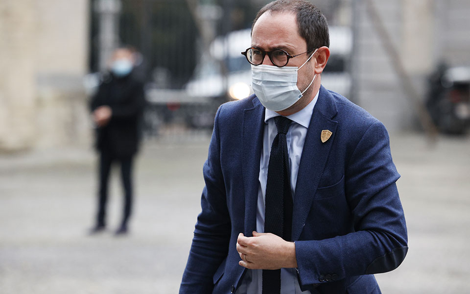 συλλήψεις-για-σοβαρή-απειλή-κατά-βέ-562061224