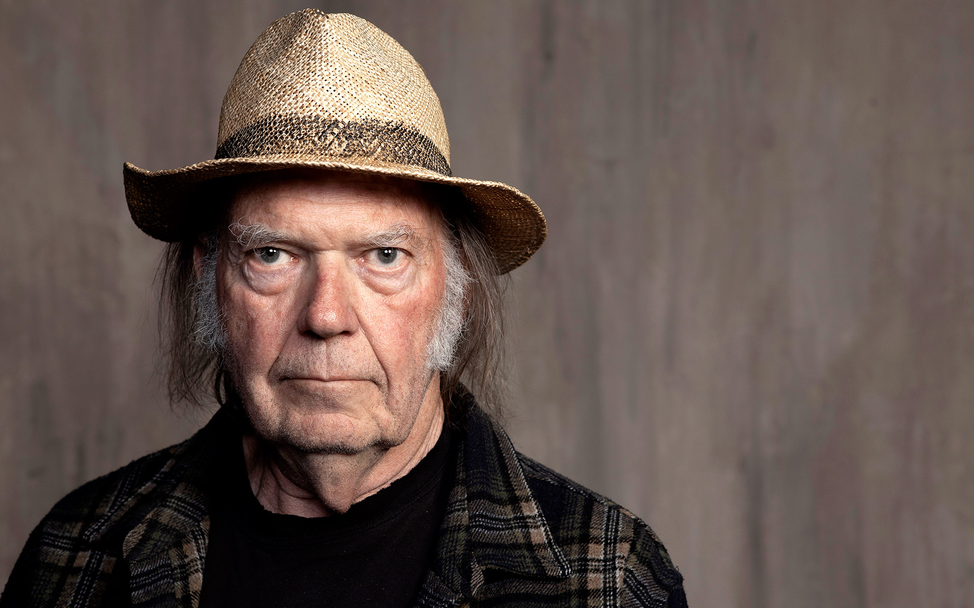 ο-νιλ-γιανγκ-εισέβαλε-σε-συζήτηση-κα-562058164