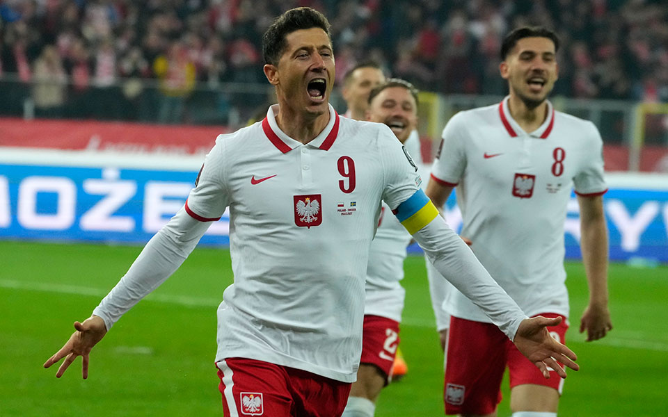 σεβτσένκο-έδωσε-περιβραχιόνιο-με-τα-χ-562053337