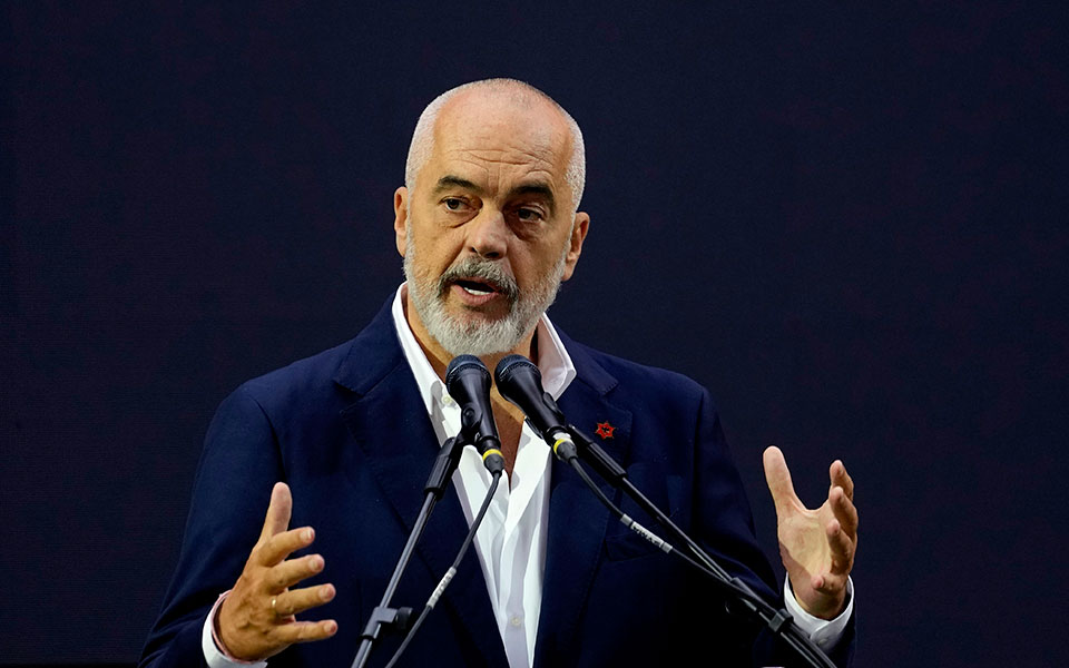 αλβανία-διακόπτει-τις-διπλωματικές-σ-562031668