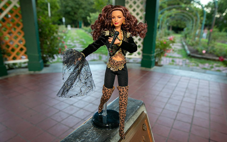 η-mπάρμπι-τιμά-την-γκλόρια-εστέφαν-562027828