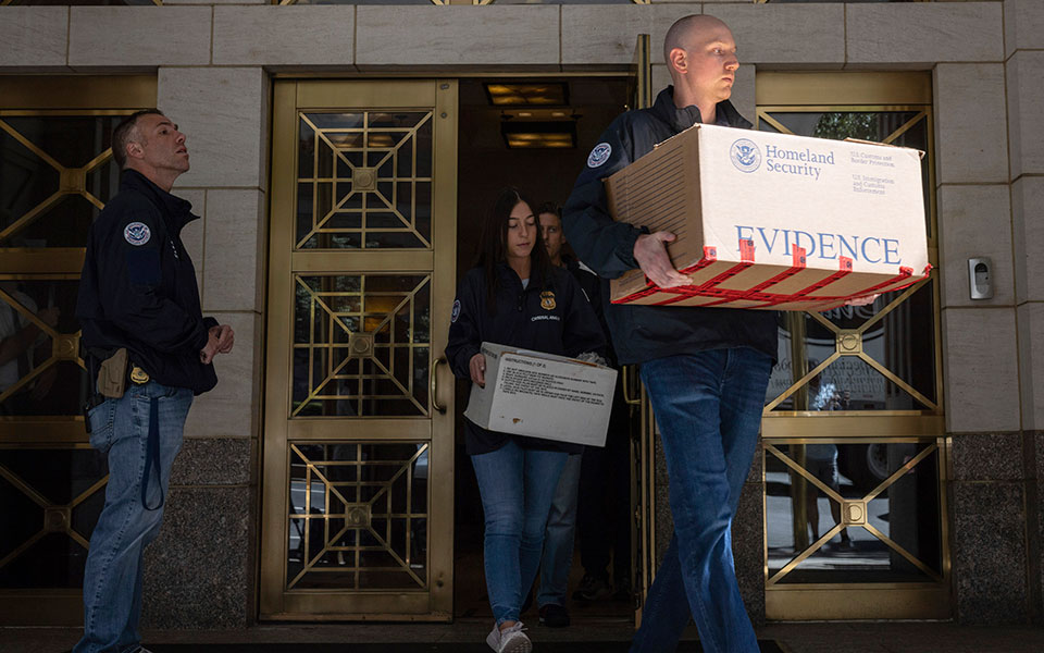 ηπα-έφοδος-του-fbi-σε-διαμερίσματα-ρώσου-562023880