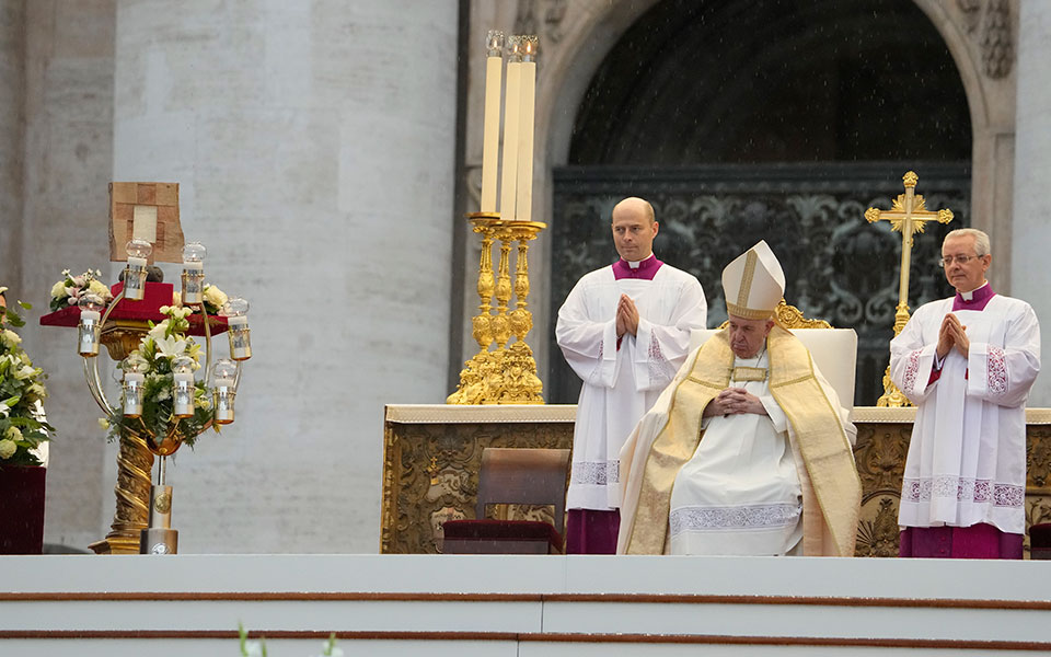 πάπας-φραγκίσκος-ζούμε-έναν-ολικό-τρί-562038682