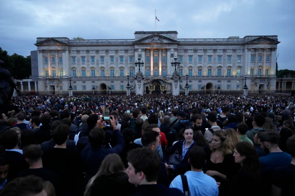 Ο πλανήτης πενθεί για την Ελισάβετ-3