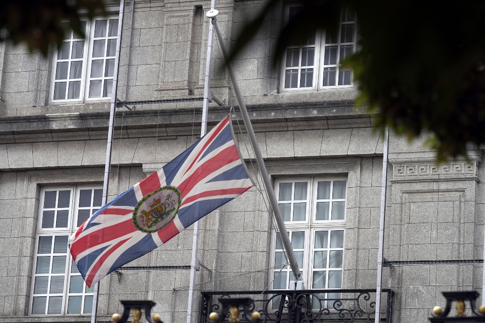 Ο πλανήτης πενθεί για την Ελισάβετ-12