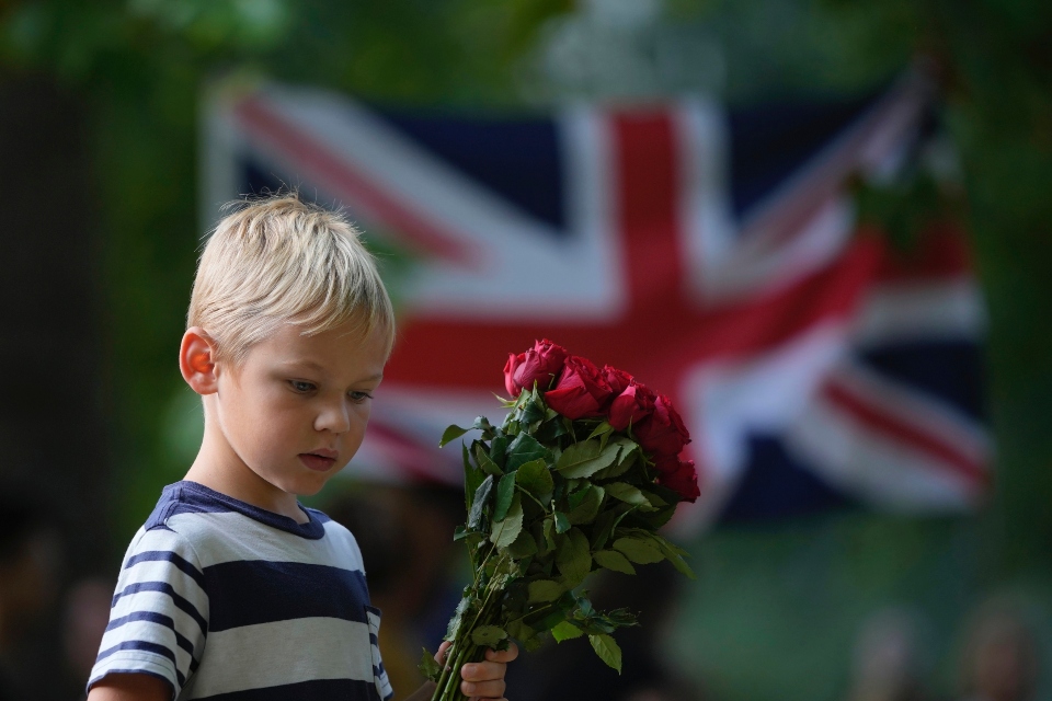 βασίλισσα-ελισάβετ-τα-dos-και-τα-donts-τ-562039459