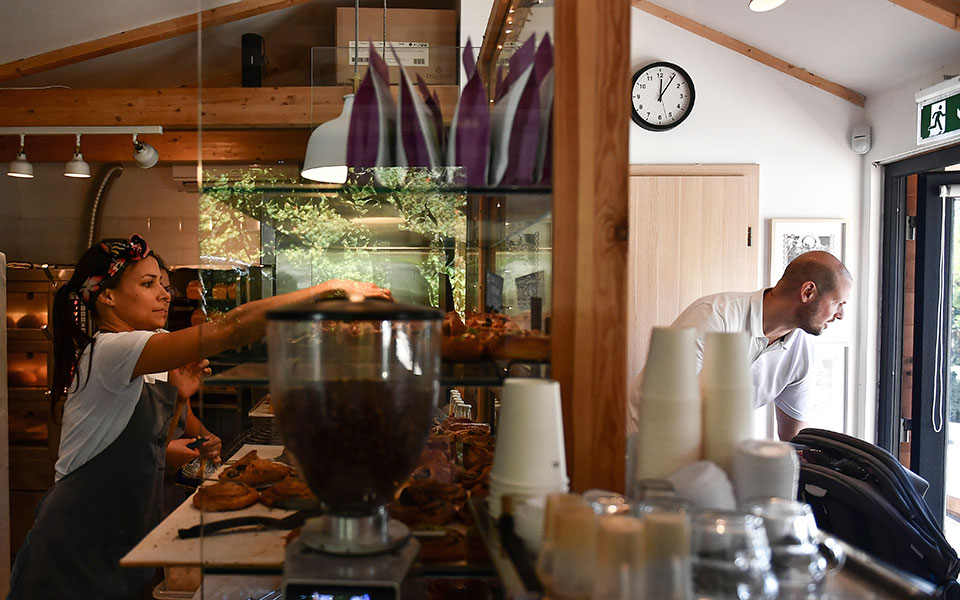 κλειστά-φώτα-σβηστοί-φούρνοι-η-ευρώπη-562062727