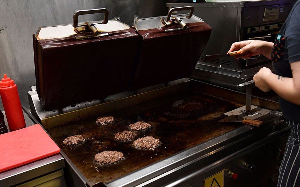 Κλειστά φώτα, σβηστοί φούρνοι: Η Ευρώπη ετοιμάζεται για ενεργειακή «καταιγίδα»-1