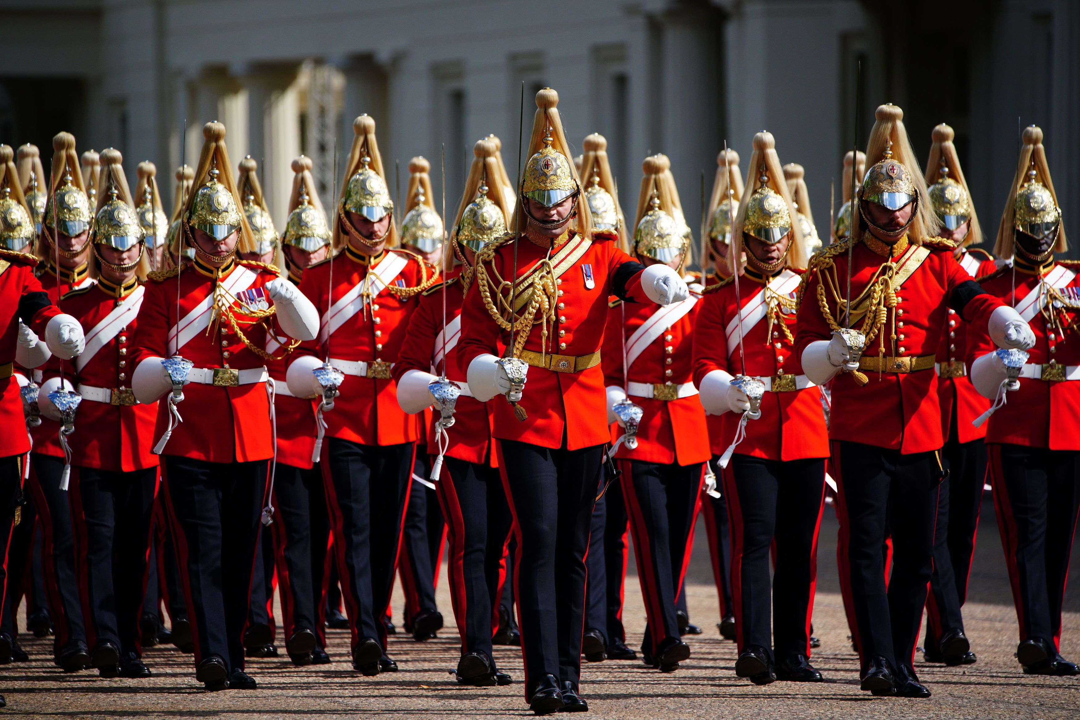 Γουέστμινστερ: Σε λαϊκό προσκύνημα η σορός της βασίλισσας Ελισάβετ (live εικόνα)-7