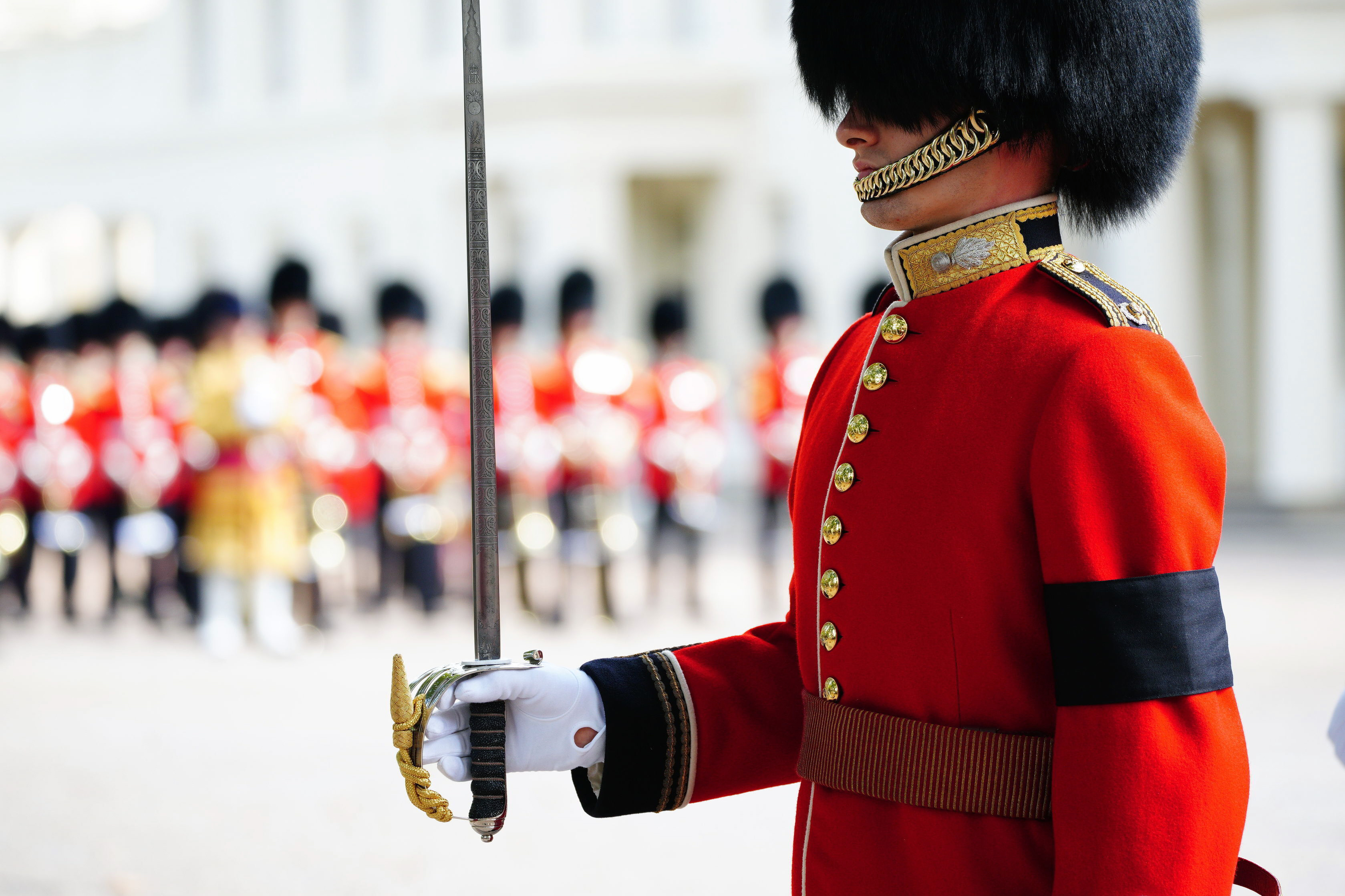 Γουέστμινστερ: Σε λαϊκό προσκύνημα η σορός της βασίλισσας Ελισάβετ (live εικόνα)-9