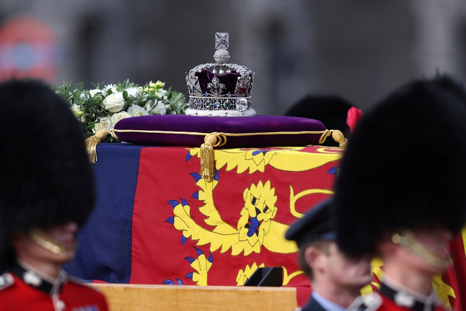 Αυτοκρατορικό Στέμμα: Η ιστορία του πιο γνωστού βασιλικού στέμματος-1