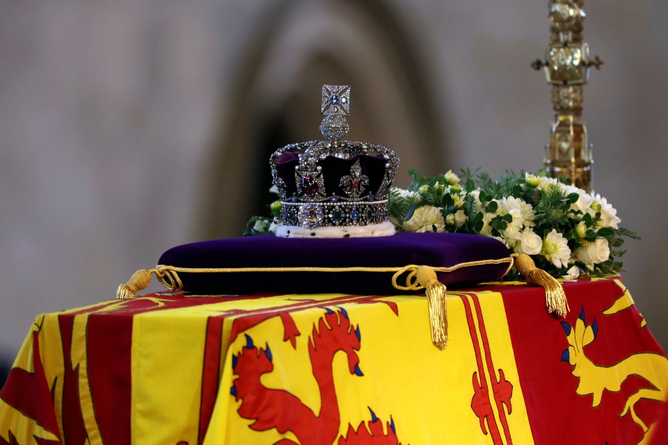 αυτοκρατορικό-στέμμα-η-ιστορία-του-πι-562044865