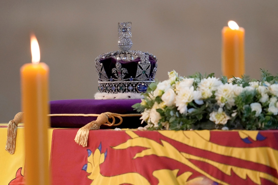 Αυτοκρατορικό Στέμμα: Η ιστορία του πιο γνωστού βασιλικού στέμματος-2