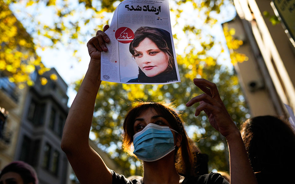 δρ-βάλτερ-πος-στην-κ-στο-φως-η-μισογ-562056436