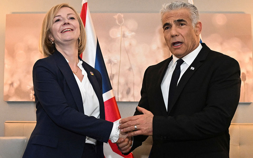 λιζ-τρας-εξετάζει-τη-μεταφορά-της-βρετ-562057081