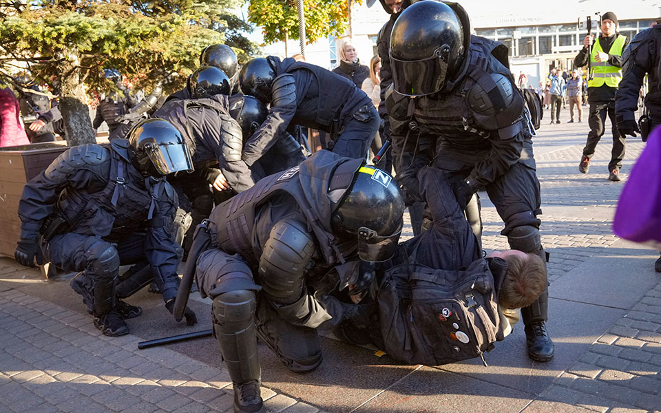 ρωσία-επεισόδια-σε-διαδήλωση-κατά-της-562062400