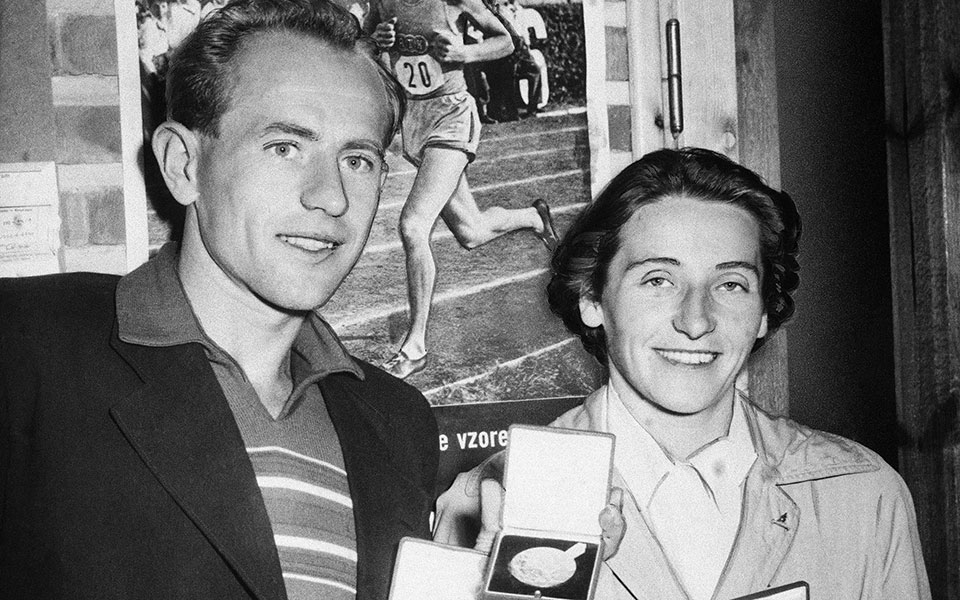 emil-zatopek-dana-zatopkova-αφιερωμένο-στους-δύο-χρυσούς-ο-562050496