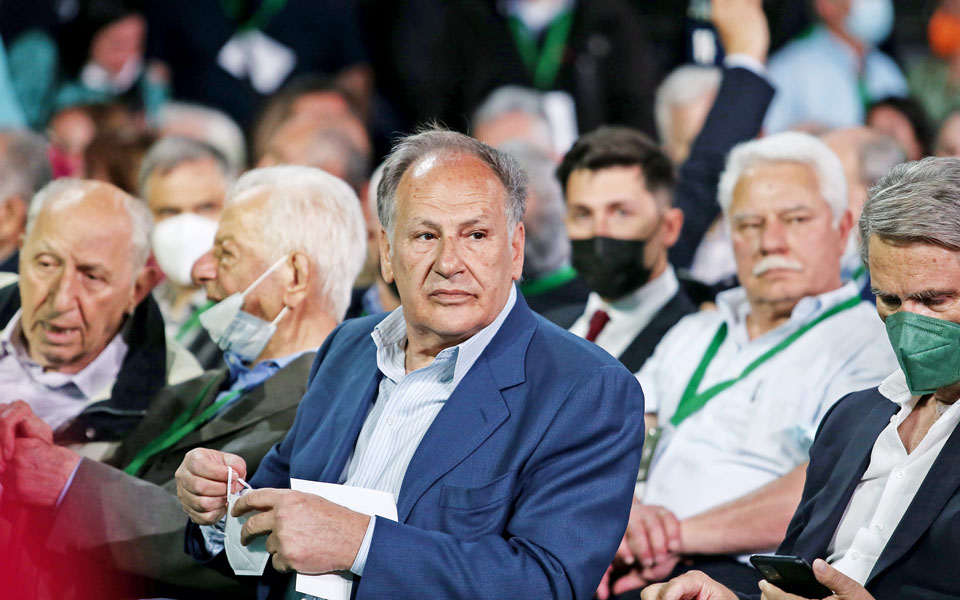 Ο πρόεδρος και η παλαιά φρουρά-1