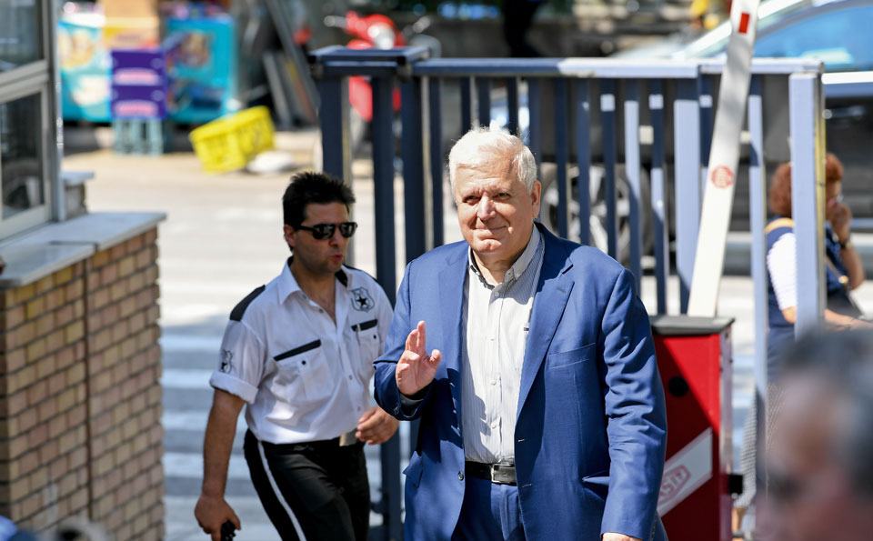 Ο πρόεδρος και η παλαιά φρουρά-4