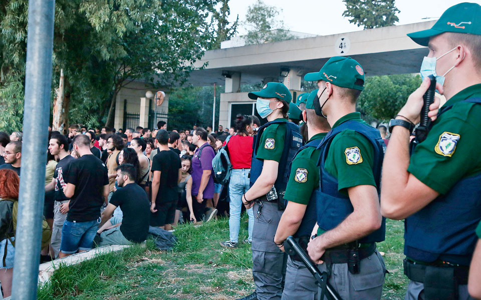 σπουδές-με-ή-χωρίς-αστυνομία-562061092