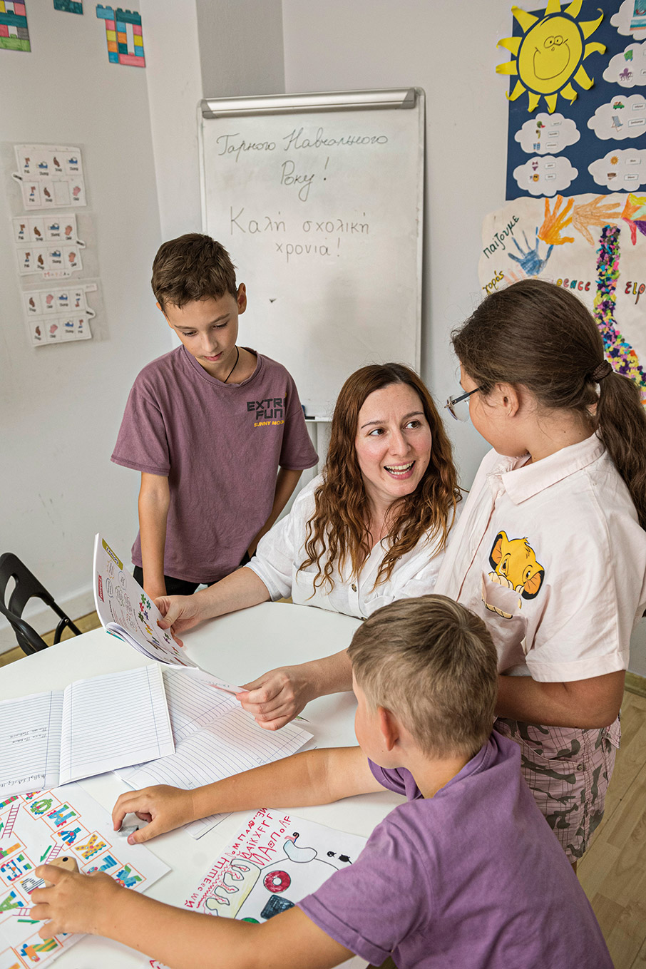 Πώς έζησαν τις πρώτες τους μέρες στο ελληνικό σχολείο τα προσφυγάκια από την Ουκρανία;-1
