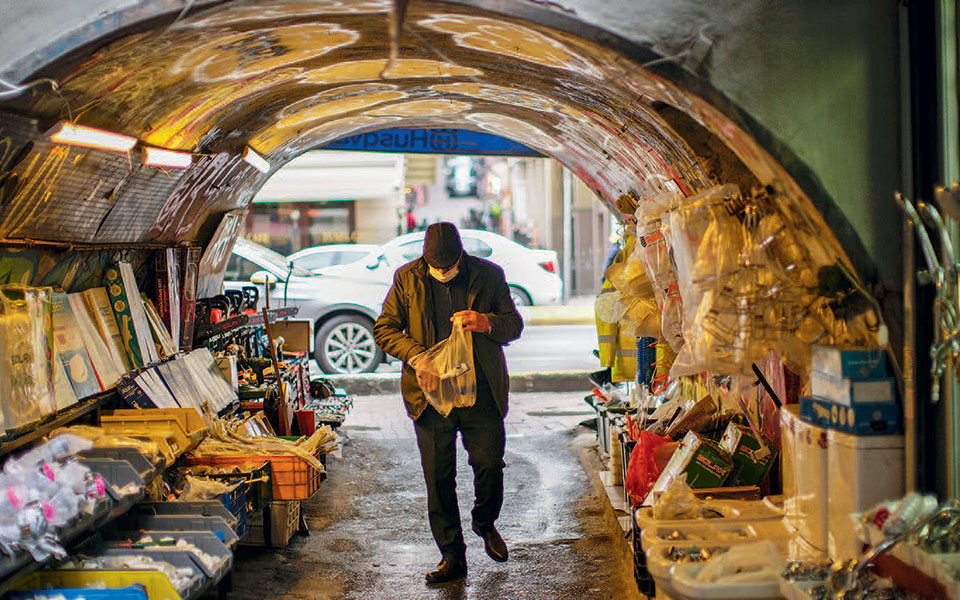 τουρκία-νέο-ιστορικό-χαμηλό-για-τη-λίρ-562057903