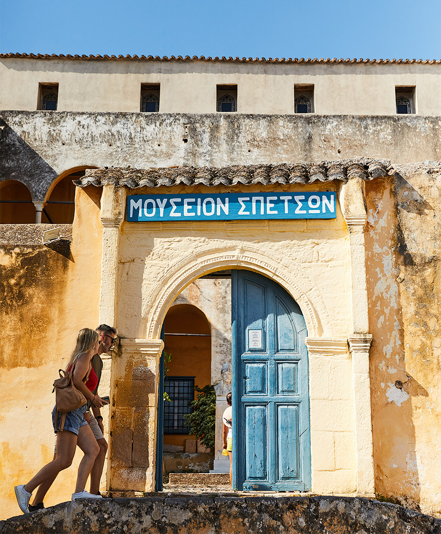 Σπέτσες: Ο απόλυτος φθινοπωρινός οδηγός-6