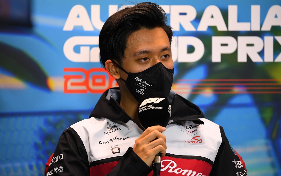 formula-1-συνεχίζει-στην-alfa-romeo-ο-ζου-562064299