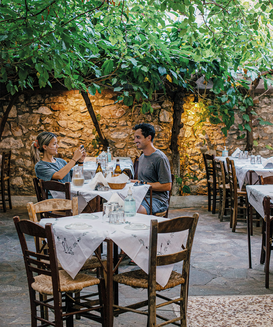 Πέντε ταβέρνες στην Αθήνα που είναι σαν να βρίσκεστε στο χωριό-3