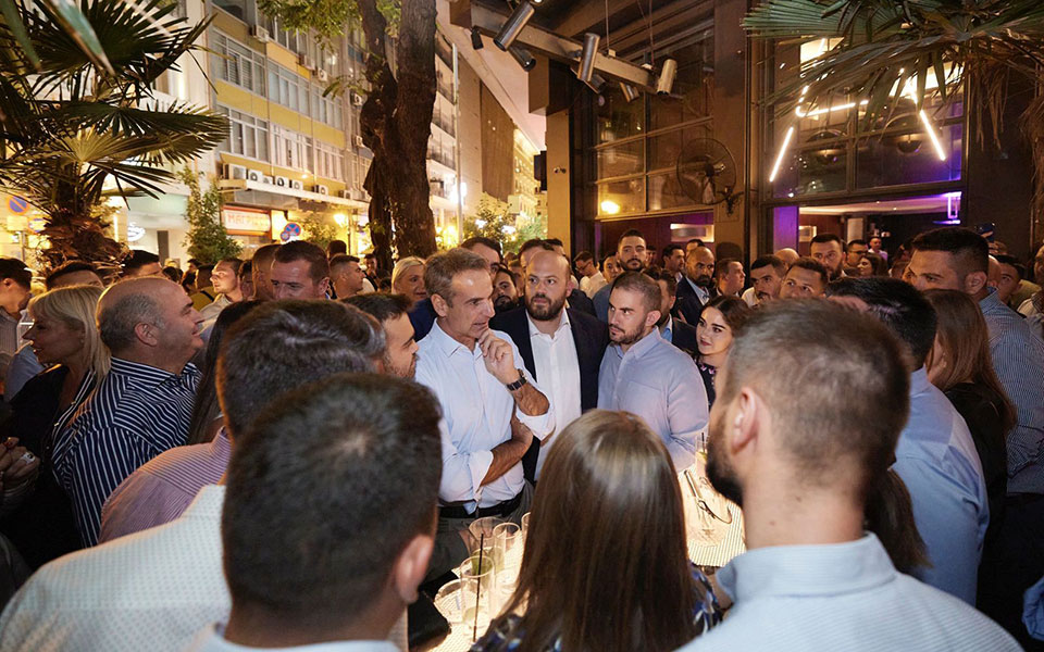 συνάντηση-μητσοτάκη-με-νέους-στο-περι-562038097