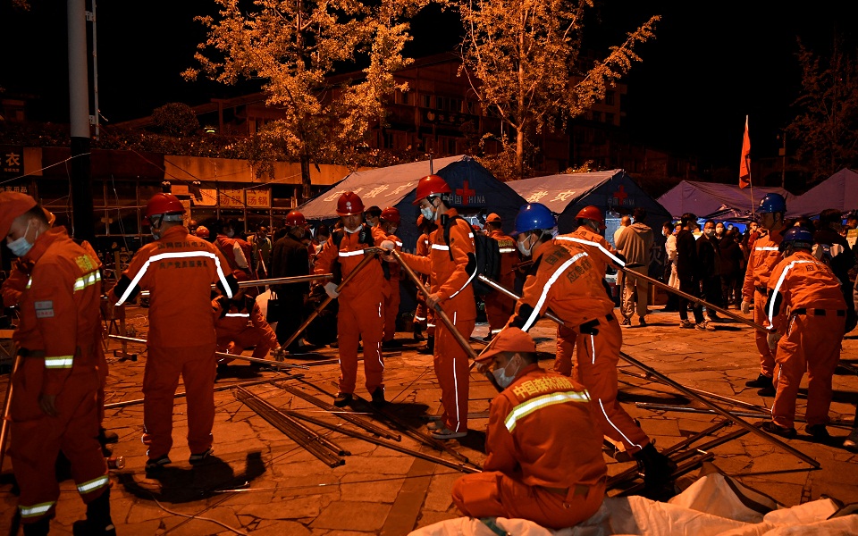 κίνα-στους-74-οι-νεκροί-του-σεισμού-της-δ-562031107