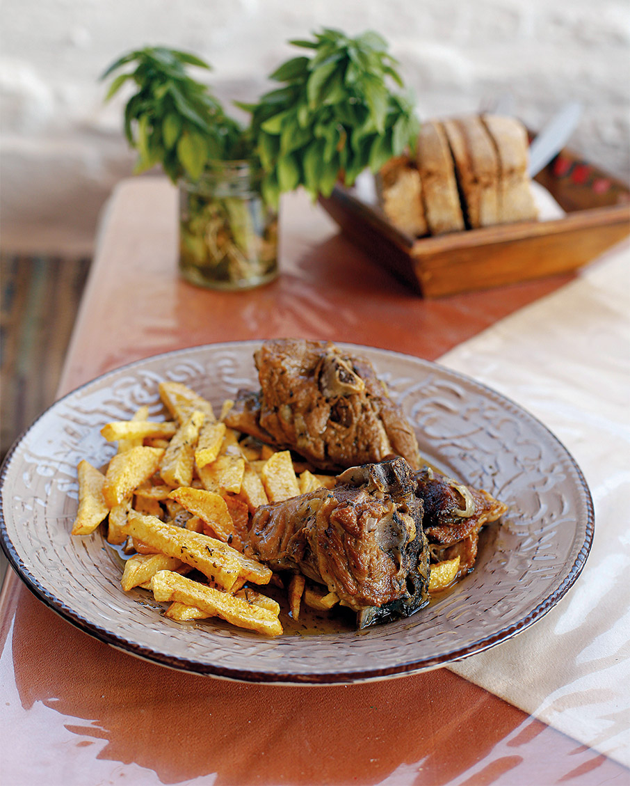 Ο ορισμός της ελληνικής ταβέρνας βρίσκεται στην Αμοργό-3