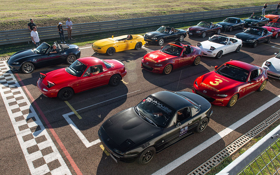 το-mazda-mx-5-σπάει-το-ρεκόρ-guinness-562054387