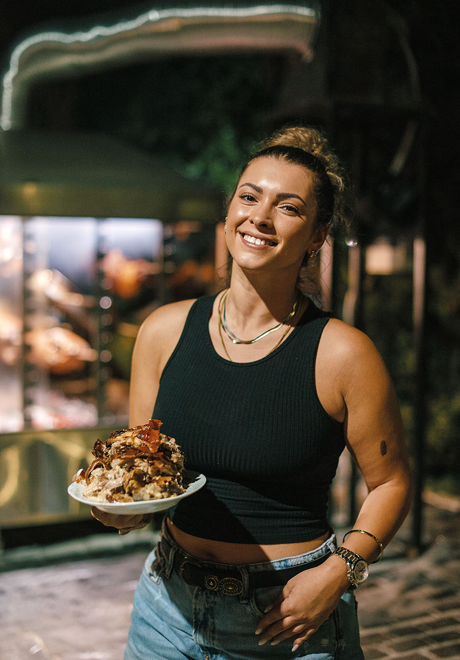 Θήβα: Μύηση στο έθιμο της γουρουνοπούλας-3