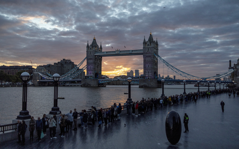 λονδίνο-απόδοση-τιμών-στη-βασίλισσα-ε-562046746