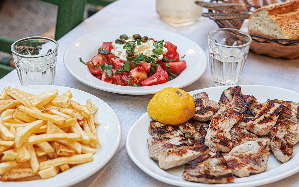 πέντε-ταβέρνες-στην-αθήνα-που-είναι-σα-562024198