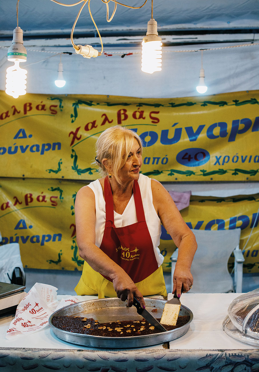 Θήβα: Μύηση στο έθιμο της γουρουνοπούλας-5