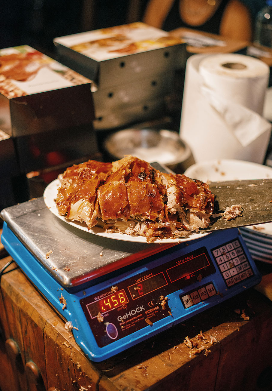 Θήβα: Μύηση στο έθιμο της γουρουνοπούλας-1