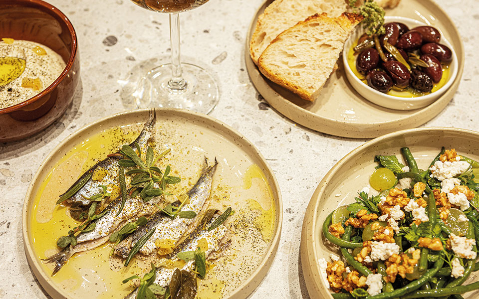 12 νέες αφίξεις στην Αθήνα, για να ανταλλάξετε τα νέα του καλοκαιριού με φαγητό και ποτό-5