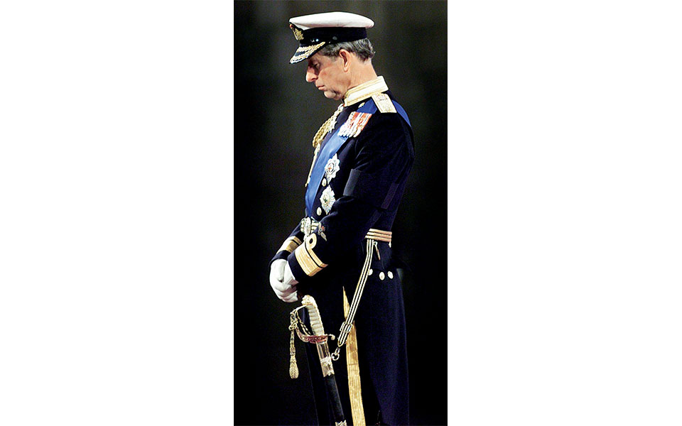 κάρολος-βαρύ-στέμμα-βαρύτερο-παρελθό-562038124