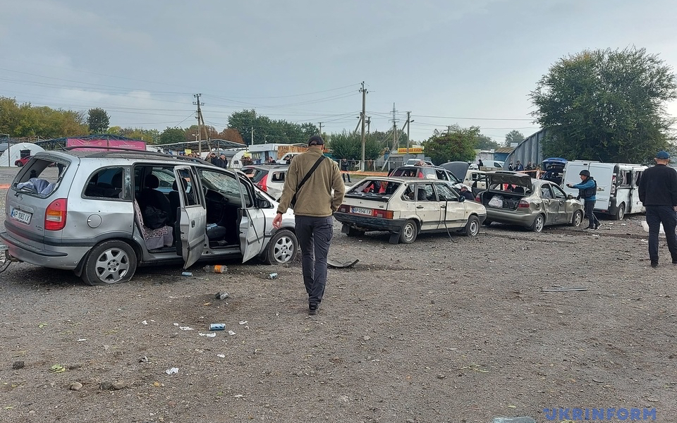 Ζαπορίζια: Τουλάχιστον 23 άμαχοι νεκροί «από ρωσικό πλήγμα» (εικόνες)-2